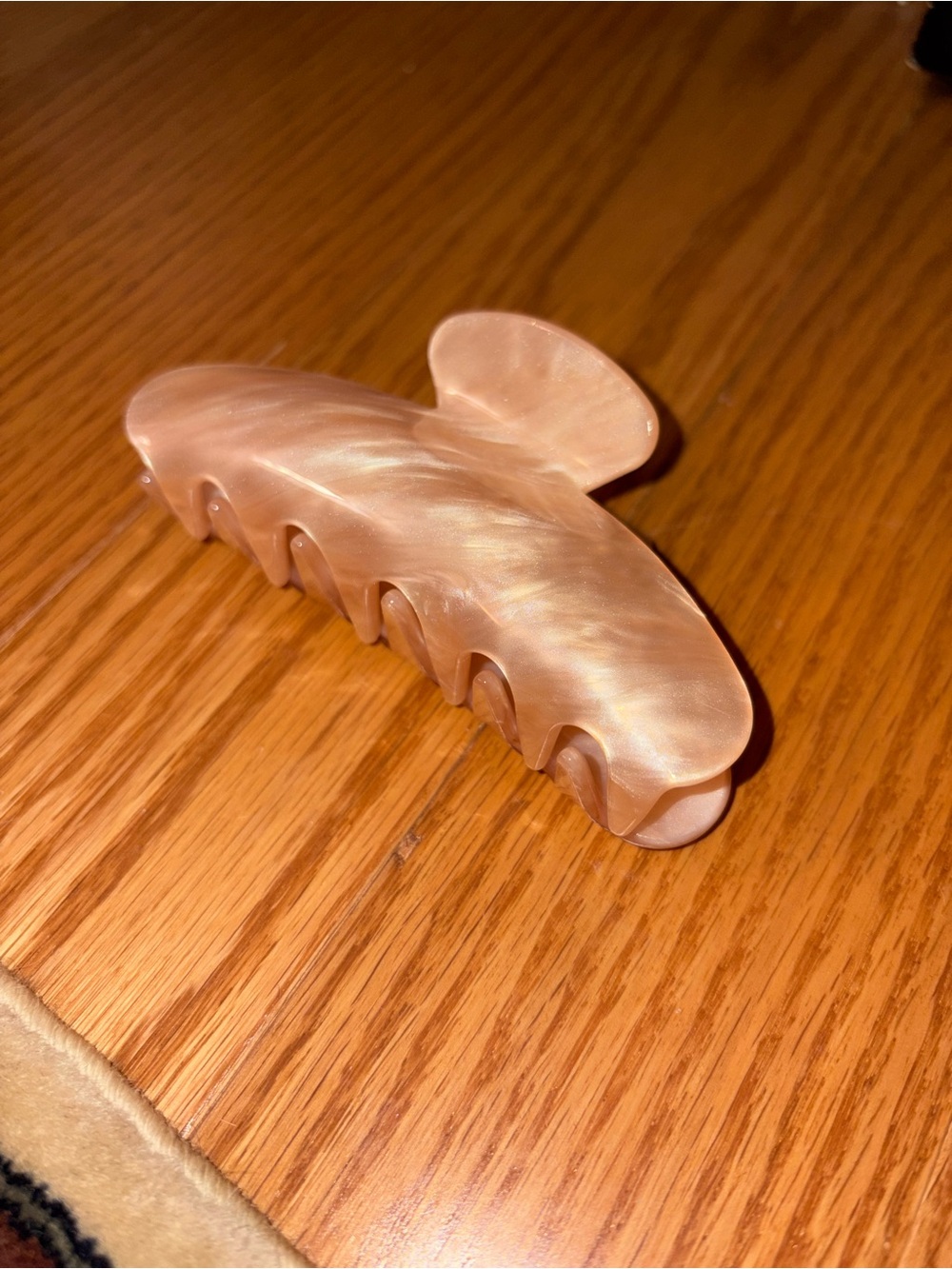 Pearly Iridescent Large Plastic Claw Clip - Picture 6 of 6